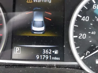 2017 Nissan Sentra SR z VIN 3N1AB7AP4HY281064, wystawiony jako IAAI lot #42119460 z przebiegiem 91 791 mil mil oraz . Historia ofert i sprzedaży dostępna na DreamBid. Obrazek 16.