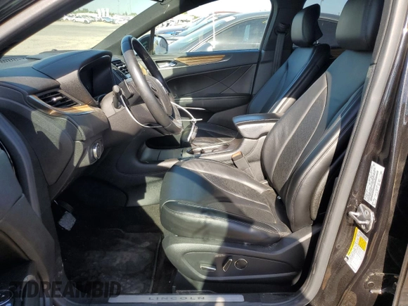 2015 Lincoln MKC z VIN 5LMCJ1A94FUJ47509, wystawiony jako Copart lot #55981515 z przebiegiem 9 442 mil mil oraz Szkoda całkowita • Salvage title. Historia ofert i sprzedaży dostępna na DreamBid. Obrazek 7.