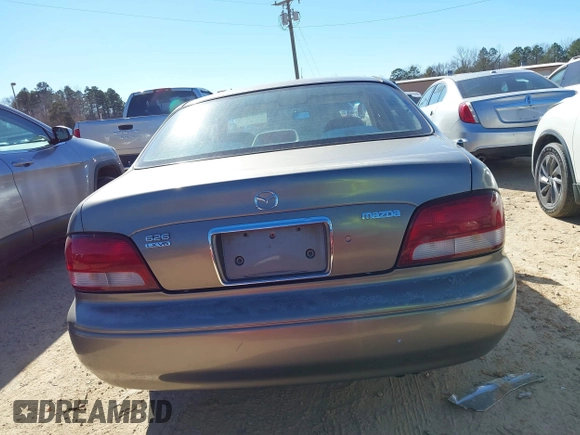 1999 Mazda 626 LX z VIN 1YVGF22D8X5871485, wystawiony jako IAAI lot #41641049 z przebiegiem 115 603 mil mil oraz . Historia ofert i sprzedaży dostępna na DreamBid. Obrazek 16.