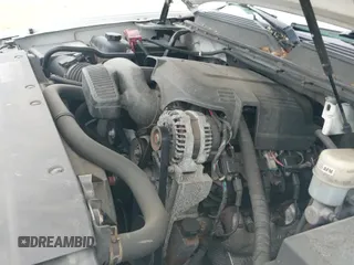 2010 Chevrolet Suburban LT z VIN 1GNUCJE01AR199247, wystawiony jako IAAI lot #42365497 z przebiegiem 289 944 mil mil oraz . Historia ofert i sprzedaży dostępna na DreamBid. Obrazek 19.