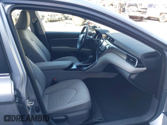 2020 Toyota Camry SE z VIN 4T1M11AK7LU993039, wystawiony jako IAAI lot #41492895 z przebiegiem 32 498 mil mil oraz . Historia ofert i sprzedaży dostępna na DreamBid. Obrazek 5.