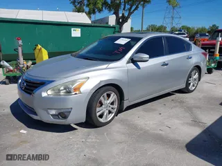 2013 Nissan Altima 3.5 SL with VIN 1N4BL3AP5DC197111, listed as a IAAI auction lot 41824202 with 118,406 mi miles. Bid and sale history available at carsss.com. Image 2.