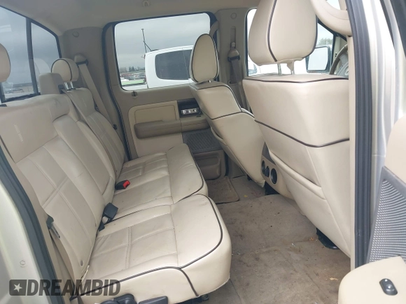2006 Lincoln Mark LT with VIN 5LTPW185X6FJ17249, listed as a IAAI auction lot 42146867 with 1 mi miles. Bid and sale history available at carsss.com. Image 8.