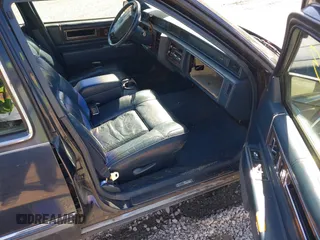 1991 Cadillac DeVille z VIN 1G6CD53B6M4325023, wystawiony jako IAAI lot #41691043 z przebiegiem 116 380 mil mil oraz . Historia ofert i sprzedaży dostępna na DreamBid. Obrazek 5.