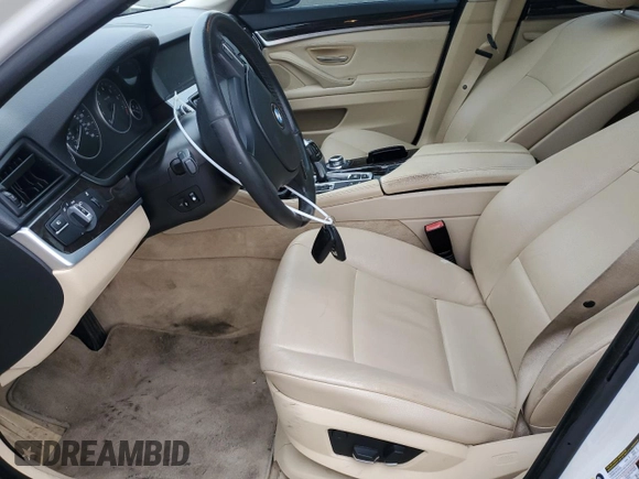 2013 BMW 5 Series 528i xDrive z VIN WBAXH5C57DD106985, wystawiony jako Copart lot #53888225 z przebiegiem 134 685 mil mil oraz Szkoda całkowita • Salvage title. Historia ofert i sprzedaży dostępna na DreamBid. Obrazek 7.
