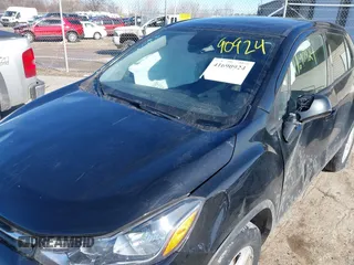 2019 Chevrolet Trax LS with VIN 3GNCJNSB8KL324963, listed as a IAAI auction lot 41690924 with 81,229 mi miles. Bid and sale history available at carsss.com. Image 6.