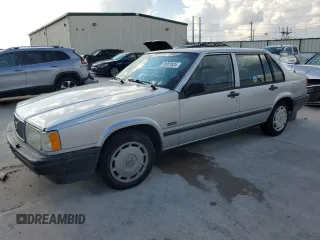1994 Volvo 900 Action z VIN YV1JS831XR1164147, wystawiony jako Copart lot #70037624 z przebiegiem 194 245 mil mil oraz Szkody całkowita. Historia ofert i sprzedaży dostępna na DreamBid. Obrazek 1.