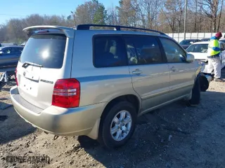 2002 Toyota Highlander with VIN JTEGF21A420061415, listed as a IAAI auction lot 41788302 with 135,412 mi miles. Bid and sale history available at carsss.com. Image 4.
