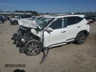 2021 Kia Seltos SX z VIN KNDETCA20M7140125, wystawiony jako Copart lot #50763665 z przebiegiem Nie podano mil oraz Szkoda całkowita • Salvage title. Historia ofert i sprzedaży dostępna na DreamBid. Obrazek 1.