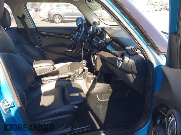 2015 MINI Hardtop 4 Door S with VIN WMWXU3C54F2B58513, listed as a IAAI auction lot 41376804 with 110,186 mi miles and . Bid and sale history available at DreamBid. Image 5.