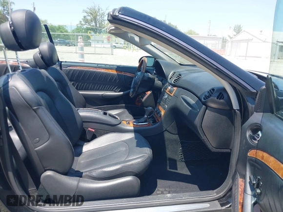 2006 Mercedes-Benz CLK 350 z VIN WDBTK56H46F191847, wystawiony jako IAAI lot #42675347 z przebiegiem 106 806 mil mil oraz . Historia ofert i sprzedaży dostępna na DreamBid. Obrazek 5.