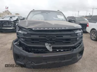 2025 Ford Expedition XLT с VIN 1FMJU1H86SEA17492, выставлен на аукционе IAAI как лот 42416154 с пробегом 2 890 миль миль и . История ставок и продаж доступна на DreamBid. Изображение 12.