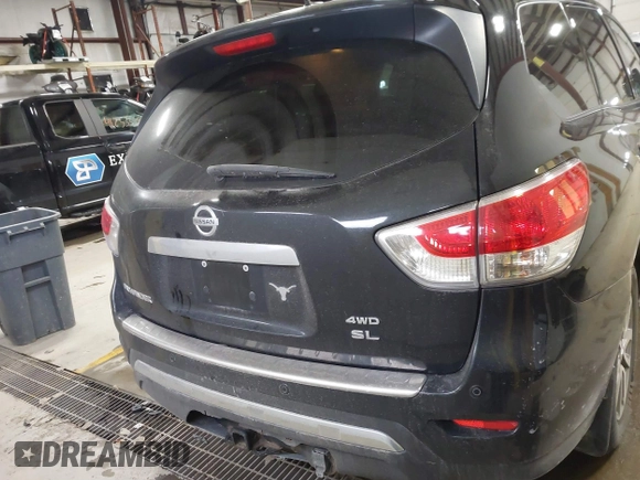 2014 Nissan Pathfinder S with VIN 5N1AR2MM5EC698528, listed as a IAAI auction lot 41270744 with 129,817 mi miles and . Bid and sale history available at DreamBid. Image 16.