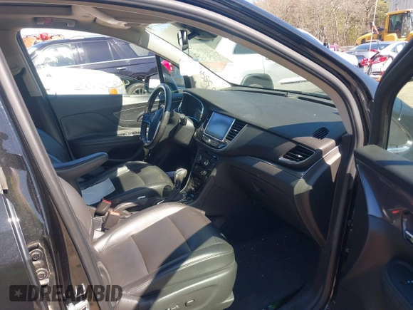 2017 Buick Encore Essence with VIN KL4CJGSB8HB107969, listed as a IAAI auction lot 41835925 with 181,103 mi miles. Bid and sale history available at carsss.com. Image 5.