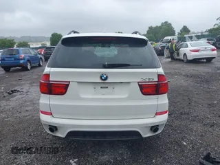 2013 BMW X5 xDrive35i z VIN 5UXZV4C53D0E14968, wystawiony jako IAAI lot #42253469 z przebiegiem 53 562 mil mil oraz . Historia ofert i sprzedaży dostępna na DreamBid. Obrazek 17.