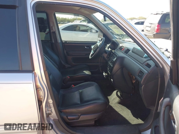 2001 Honda CR-V SE with VIN JHLRD18761S016327, listed as a IAAI auction lot 41224113 with 180,368 mi miles. Bid and sale history available at carsss.com. Image 5.