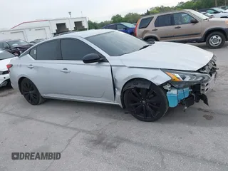 2019 Nissan Altima 2.5 SR with VIN 1N4BL4CV3KN312775, listed as a IAAI auction lot 41875447 with 131,065 mi miles. Bid and sale history available at carsss.com. Image 13.