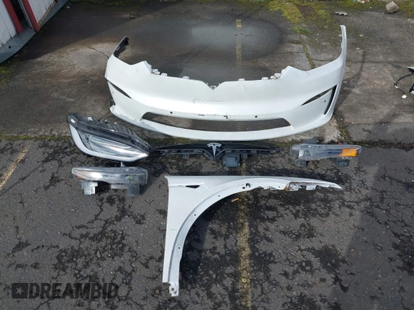 2022 Tesla Model X with VIN 7SAXCDE56NF360208, listed as a IAAI auction lot 41576953 with 9,759 mi miles. Bid and sale history available at carsss.com. Image 12.