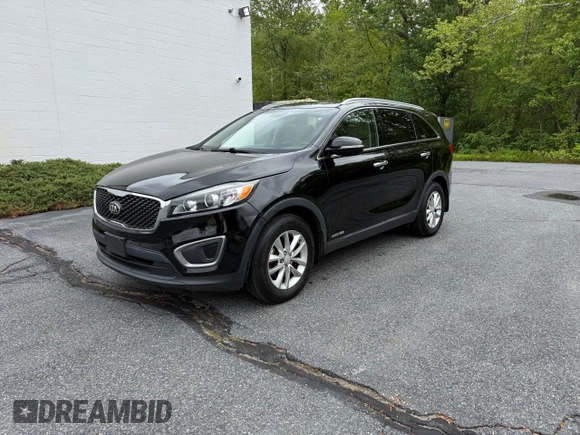 2016 Kia Sorento LX z VIN 5XYPGDA5XGG093643, wystawiony jako Copart lot #58532255 z przebiegiem 185 257 mil mil oraz Czysty tytuł • Clean title. Historia ofert i sprzedaży dostępna na DreamBid. Obrazek 2.