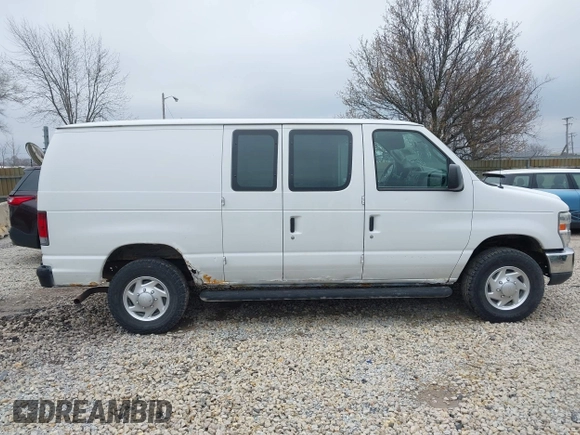 2013 Ford Econoline Cargo Commercial z VIN 1FTNE2EW5DDA32862, wystawiony jako IAAI lot #42012064 z przebiegiem 123 985 mil mil oraz . Historia ofert i sprzedaży dostępna na DreamBid. Obrazek 13.