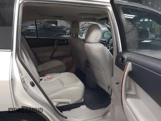 2013 Toyota Highlander Limited z VIN 5TDDK3EH3DS244711, wystawiony jako IAAI lot #41056732 z przebiegiem 156 968 mil mil oraz . Historia ofert i sprzedaży dostępna na DreamBid. Obrazek 8.