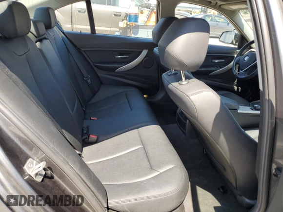 2016 BMW 3 Series 320i xDrive z VIN WBA8E5G5XGNT93776, wystawiony jako Copart lot #54050865 z przebiegiem 119 189 mil mil oraz Szkoda całkowita • Salvage title. Historia ofert i sprzedaży dostępna na DreamBid. Obrazek 10.