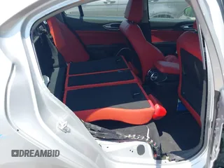 2019 Alfa Romeo Giulia Ti z VIN ZARFANBN6K7609476, wystawiony jako IAAI lot #42343594 z przebiegiem 28 848 mil mil oraz . Historia ofert i sprzedaży dostępna na DreamBid. Obrazek 8.