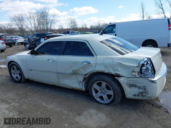 2008 Chrysler 300 C Hemi with VIN 2C3KA63H18H335807, listed as a IAAI auction lot 41986105 with 149,837 mi miles and . Bid and sale history available at carsss.com. Image 14.