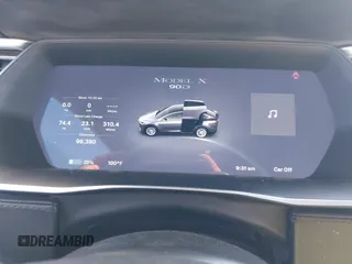 2016 Tesla Model X 70D z VIN 5YJXCAE25GF018477, wystawiony jako IAAI lot #42208404 z przebiegiem 99 380 mil mil oraz . Historia ofert i sprzedaży dostępna na DreamBid. Obrazek 7.