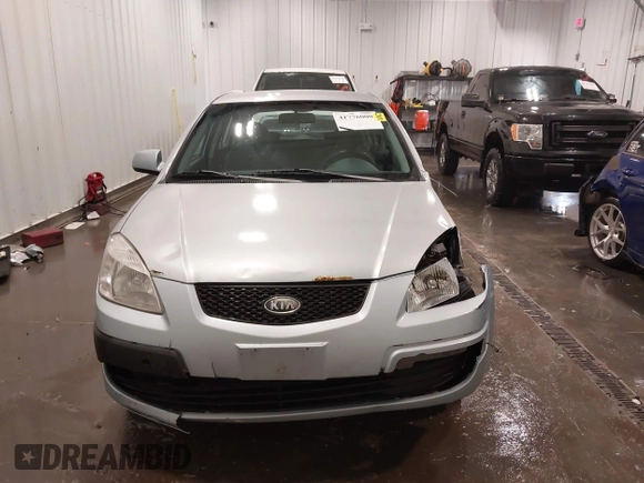 2008 Kia Rio LX with VIN KNADE163186345215, listed as a IAAI auction lot 41776000 with 141,859 mi miles. Bid and sale history available at carsss.com. Image 13.