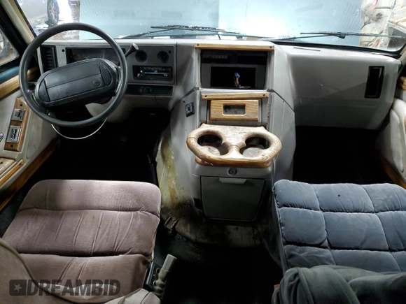 1995 Chevrolet Chevy Van z VIN 1GBEG25K2SF243949, wystawiony jako Copart lot #50422305 z przebiegiem 193 169 mil mil oraz Szkody całkowita. Historia ofert i sprzedaży dostępna na DreamBid. Obrazek 8.