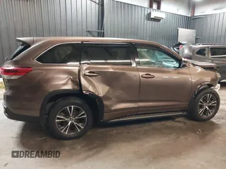 2018 Toyota Highlander LE with VIN 5TDBZRFHXJS879909, listed as a IAAI auction lot 42400961 with 35,721 mi miles and . Bid and sale history available at DreamBid. Image 14.