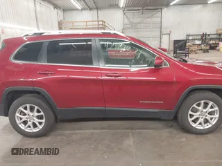 2016 Jeep Cherokee Latitude z VIN 1C4PJMCS7GW104458, wystawiony jako IAAI lot #42112371 z przebiegiem 99 723 mil mil oraz . Historia ofert i sprzedaży dostępna na DreamBid. Obrazek 14.