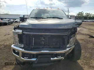 2017 Ford F-250 XLT with VIN 1FT7X2B61HEE53047, listed as a Copart auction lot 63029795 with 113,225 mi miles and Salvage title. Bid and sale history available at DreamBid. Image 5.