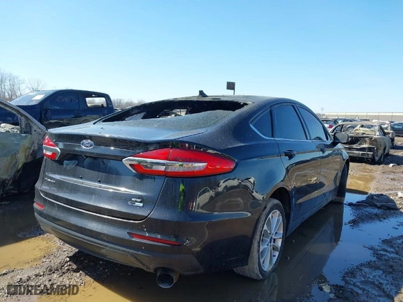2020 Ford Fusion SE with VIN 3FA6P0HD7LR107196, listed as a IAAI auction lot 41664717 with 118,011 mi miles. Bid and sale history available at carsss.com. Image 4.