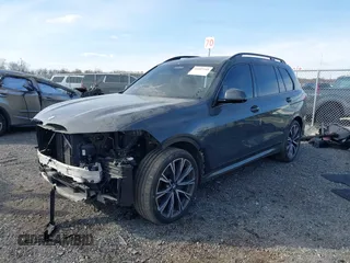 2022 BMW X7 M50i z VIN 5UXCX6C01N9L99140, wystawiony jako IAAI lot #41697545 z przebiegiem 60 972 mil mil oraz . Historia ofert i sprzedaży dostępna na DreamBid. Obrazek 2.