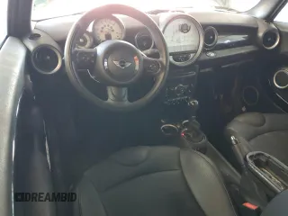 2012 MINI Convertible z VIN WMWZN3C55CT134262, wystawiony jako Copart lot #38224724 z przebiegiem 58 082 mil mil oraz Nie do naprawy • Non repairable. Historia ofert i sprzedaży dostępna na DreamBid. Obrazek 8.