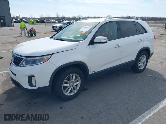 2014 Kia Sorento LX with VIN 5XYKTCA63EG545549, listed as a IAAI auction lot 41841324 with 173,813 mi miles and . Bid and sale history available at carsss.com. Image 2.