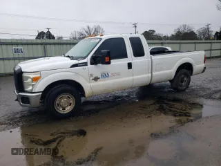 2013 Ford F-250 XLT with VIN 1FT7X2ATXDEA89535, listed as a Copart auction lot 45032825 with 304,653 mi miles and Clean title. Bid and sale history available at DreamBid. Image 1.
