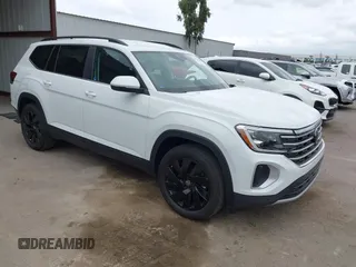 2024 Volkswagen Atlas SE z VIN 1V2WR2CA2RC560161, wystawiony jako IAAI lot #42047000 z przebiegiem 16 063 mil mil oraz . Historia ofert i sprzedaży dostępna na DreamBid. Obrazek 1.