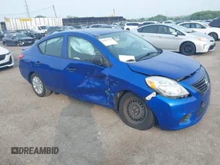 2014 Nissan Versa SV z VIN 3N1CN7AP2EL839194, wystawiony jako IAAI lot #42497237 z przebiegiem 83 727 mil mil oraz . Historia ofert i sprzedaży dostępna na DreamBid. Obrazek 1.