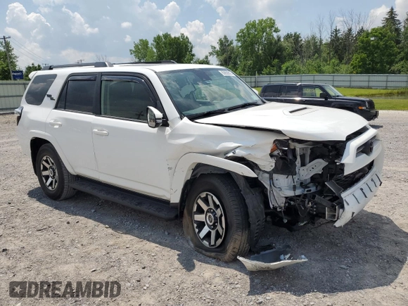 2023 Toyota 4Runner TRD Off Road Premium z VIN JTERU5JR3P6118052, wystawiony jako Copart lot #63659815 z przebiegiem 24 203 mil mil oraz Szkoda całkowita • Salvage title. Historia ofert i sprzedaży dostępna na DreamBid. Obrazek 4.