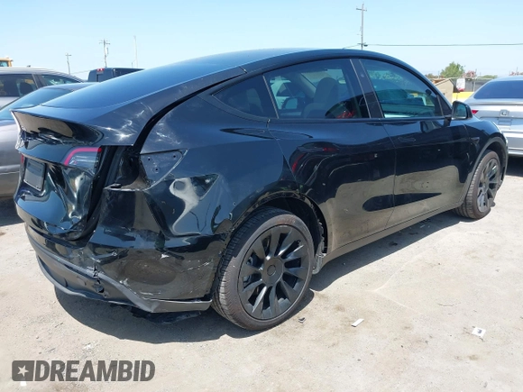 2024 Tesla Model Y with VIN 7SAYGDED9RF191453, listed as a IAAI auction lot 42272051 with 7,805 mi miles and . Bid and sale history available at DreamBid. Image 4.