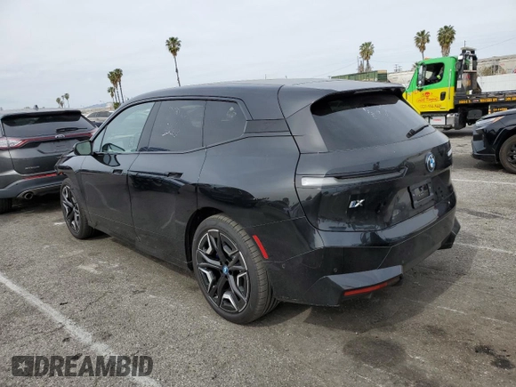 2025 BMW iX xDrive50 z VIN WB523CF06SCT06612, wystawiony jako Copart lot #47318365 z przebiegiem 2 297 mil mil oraz Szkoda całkowita • Salvage title. Historia ofert i sprzedaży dostępna na DreamBid. Obrazek 2.
