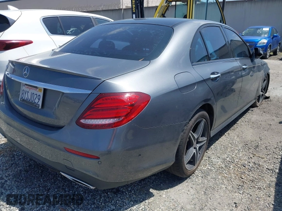 2018 Mercedes-Benz E-Class E 300 with VIN WDDZF4JB0JA433719, listed as a IAAI auction lot 41728360 with 46,848 mi miles. Bid and sale history available at carsss.com. Image 4.