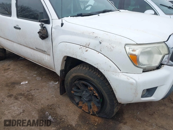 2015 Toyota Tacoma z VIN 5TFLU4EN5FX118378, wystawiony jako IAAI lot #41609943 z przebiegiem 121 640 mil mil oraz . Historia ofert i sprzedaży dostępna na DreamBid. Obrazek 6.