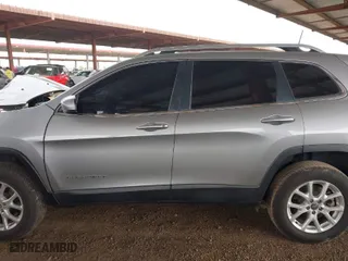 2017 Jeep Cherokee Latitude with VIN 1C4PJMCS4HW633187, listed as a IAAI auction lot 41602056 with 1 mi miles. Bid and sale history available at carsss.com. Image 14.