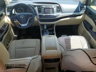 2015 Toyota Highlander LE Plus z VIN 5TDZKRFH6FS117476, wystawiony jako Copart lot #52249075 z przebiegiem 106 474 mil mil oraz Czysty tytuł • Clean title. Historia ofert i sprzedaży dostępna na DreamBid. Obrazek 8.