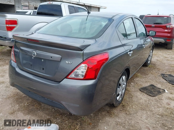 2019 Nissan Versa SV z VIN 3N1CN7AP3KL818334, wystawiony jako IAAI lot #41932878 z przebiegiem Nie podano mil oraz . Historia ofert i sprzedaży dostępna na DreamBid. Obrazek 4.