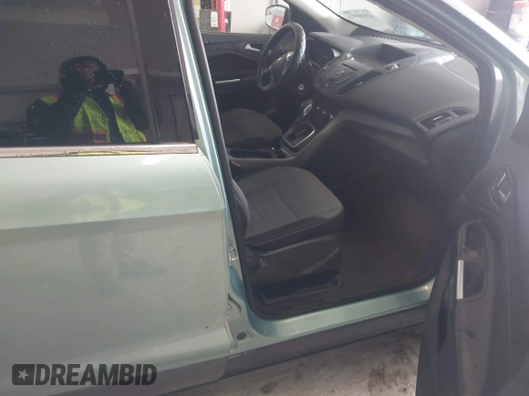 2013 Ford Escape SE with VIN 1FMCU0GX6DUC09872, listed as a IAAI auction lot 42020093 with 215,906 mi miles and . Bid and sale history available at DreamBid. Image 5.